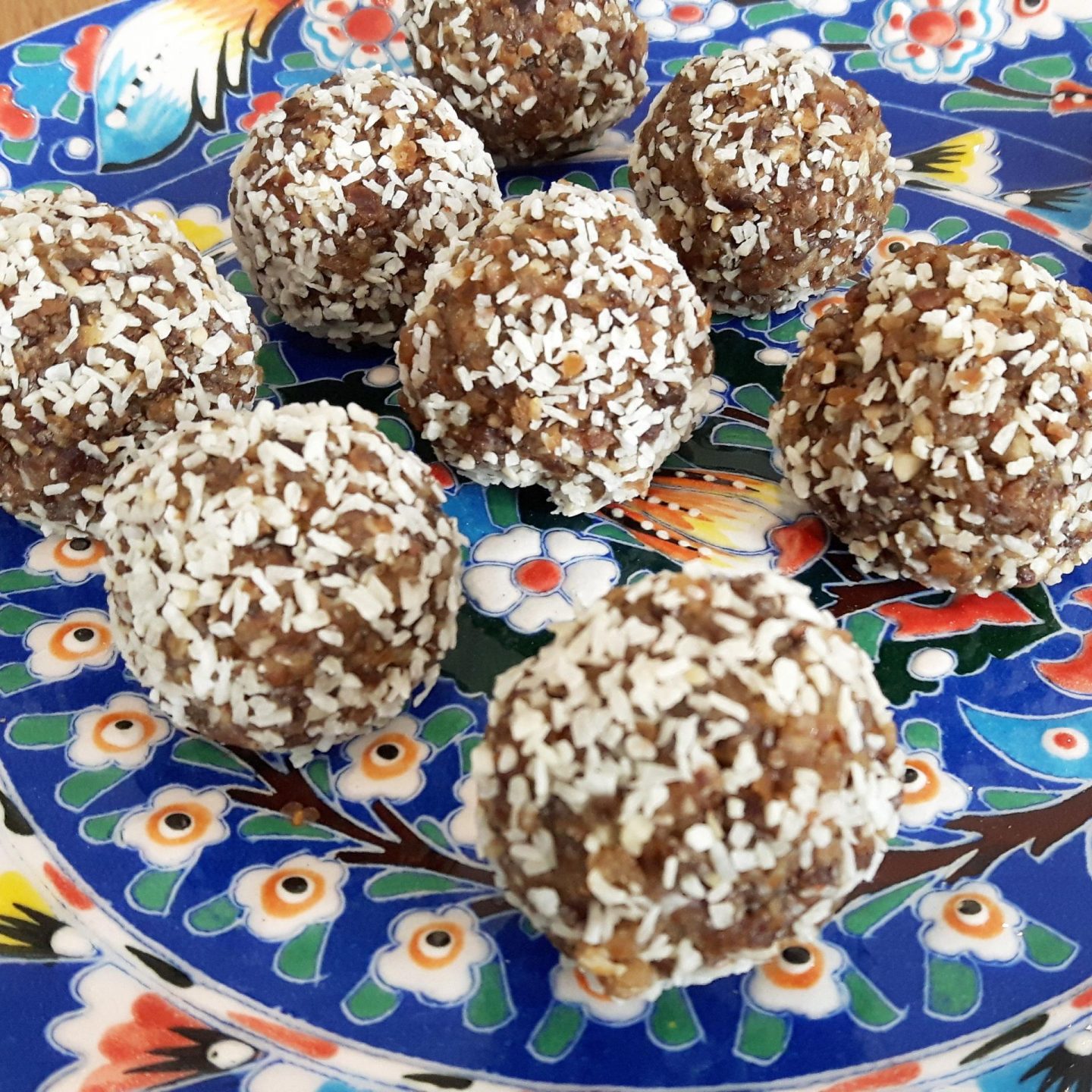 Recipe – Orange and coconut energy balls